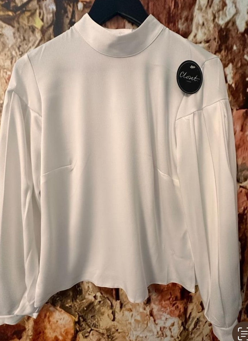 White puff sleeve blouse