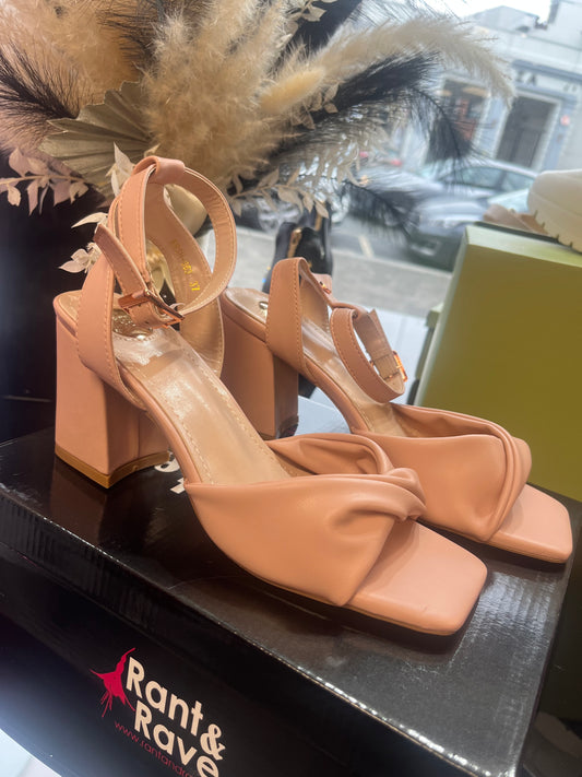 RANT AND RAVE CAYLA NUDE SCANDAL