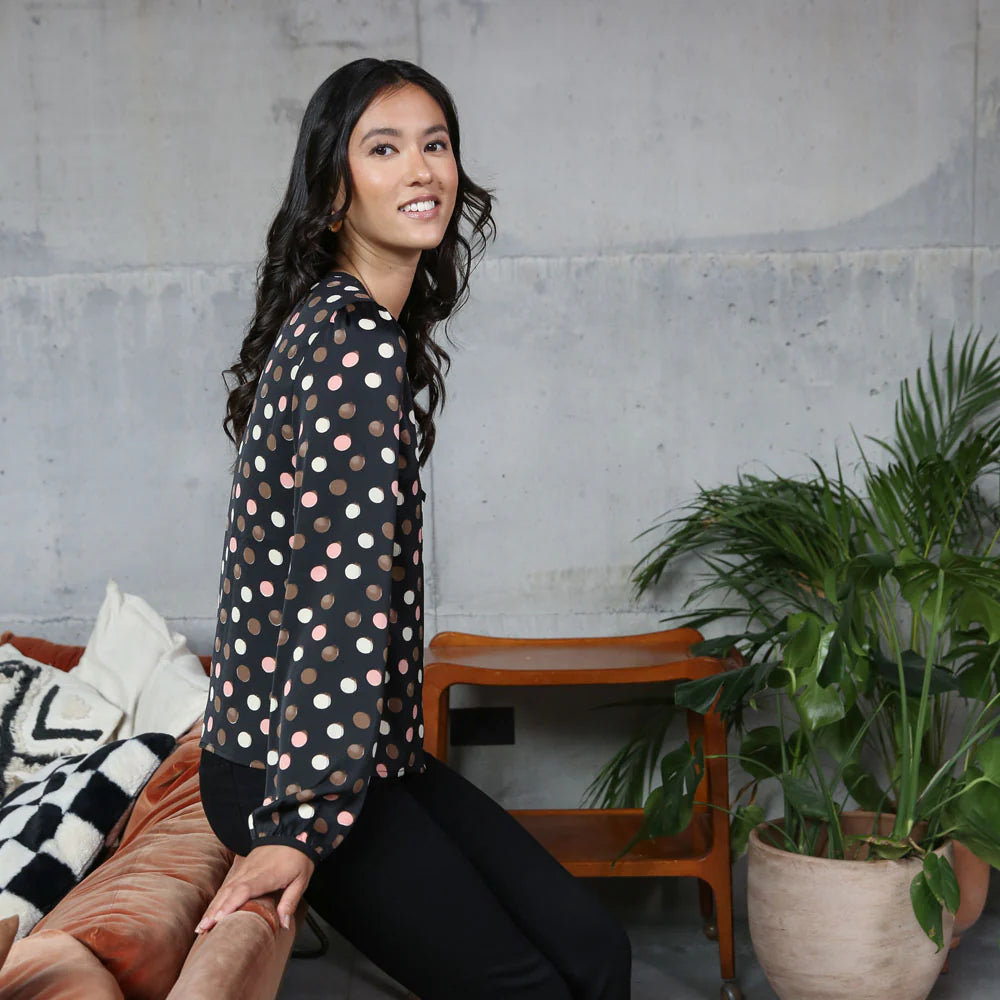 Isha top black