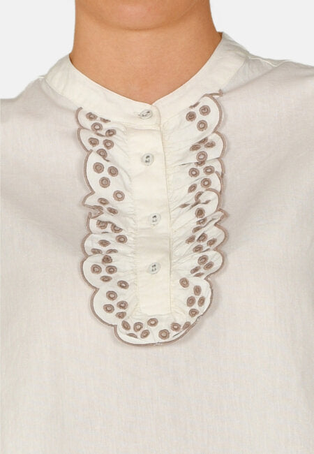 Femenine white embroidery dress