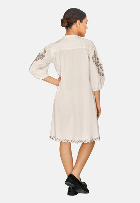 Femenine white embroidery dress